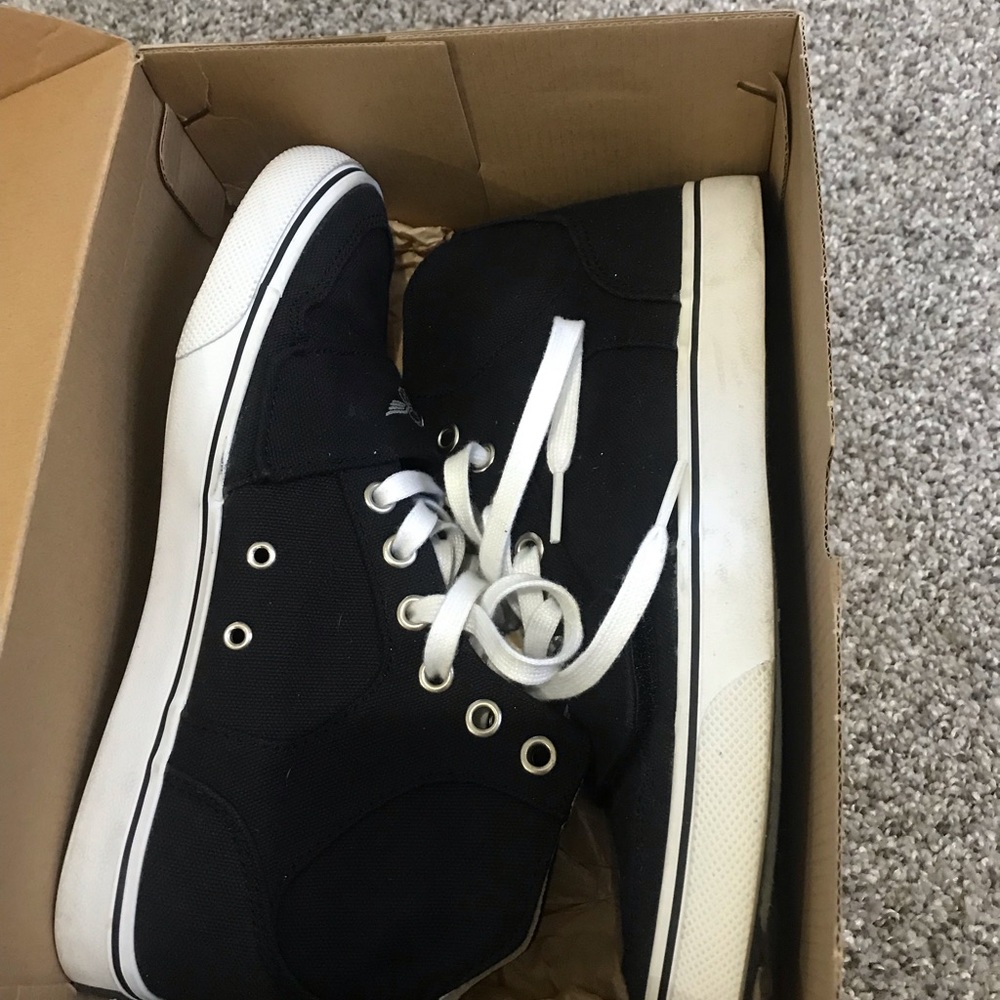 Shoes - Picture 2 of 3